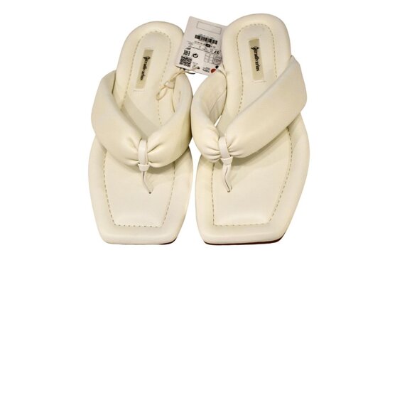 New Women's Stradivarius White Padded Vegan Leather Flip Flop Sandal Size 6.5 - Picture 2 of 8